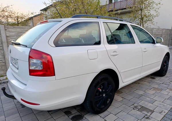 Skoda Octavia cena 23600 przebieg: 260262, rok produkcji 2011 z Żuromin małe 326